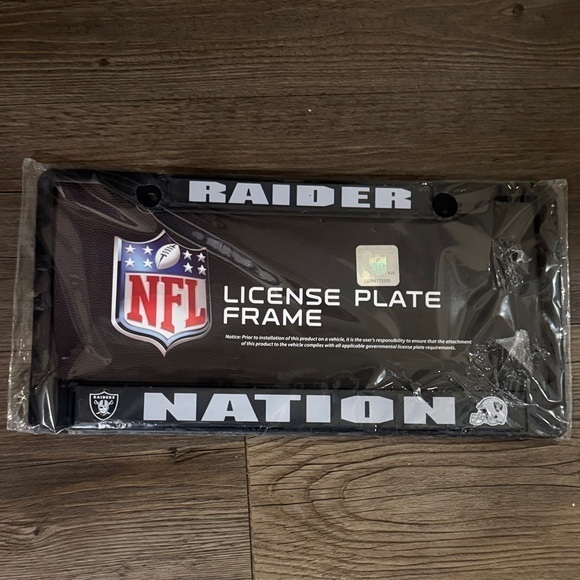 NFL Other - 🆕 NFL Las Vegas Raiders Metal License Plate Frame. New in package! 💥💥